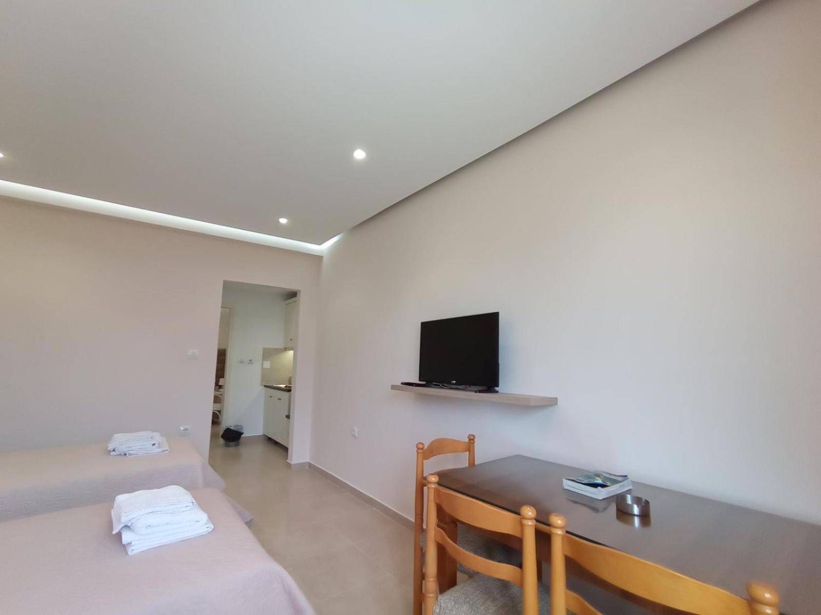 Achilles Apartments ساراندا المظهر الخارجي الصورة