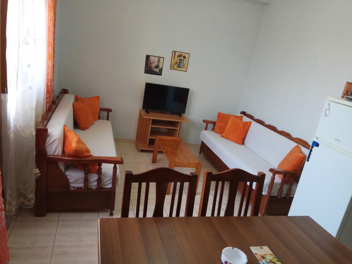 Achilles Apartments ساراندا المظهر الخارجي الصورة